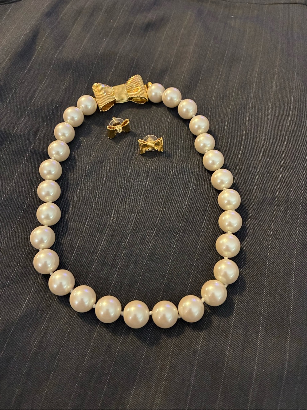 Kate Spade All Wrapped Up Pearl Necklace & Earrings Set